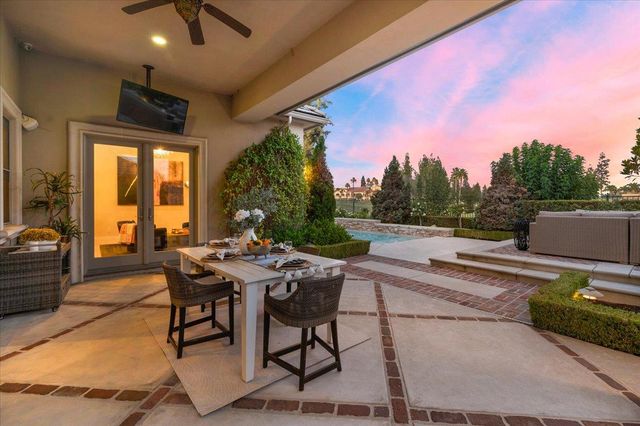 11350 N Glencastle Way, Fresno, CA 93730