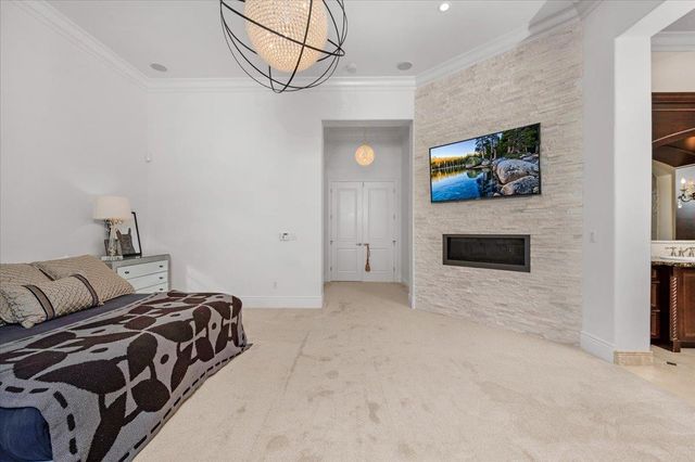 11350 N Glencastle Way, Fresno, CA 93730