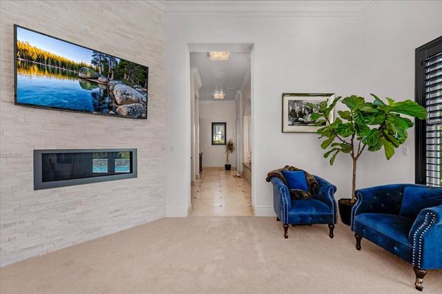 11350 N Glencastle Way, Fresno, CA 93730