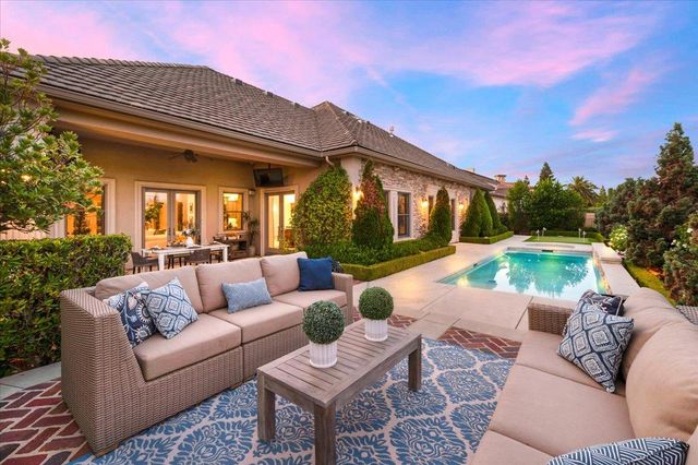 11350 N Glencastle Way, Fresno, CA 93730