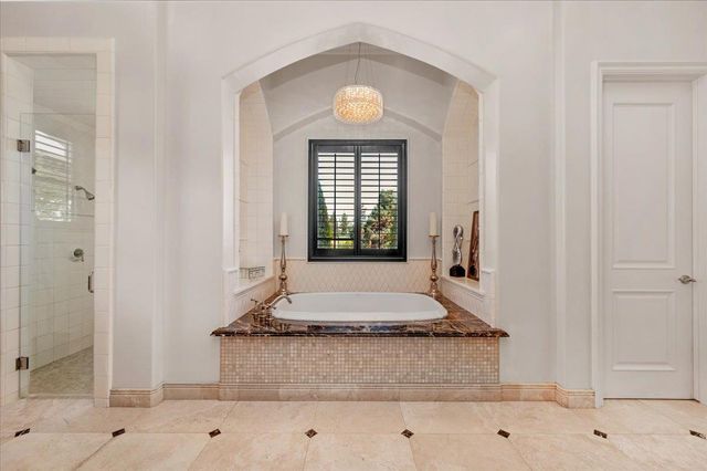 11350 N Glencastle Way, Fresno, CA 93730