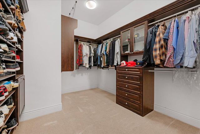 11350 N Glencastle Way, Fresno, CA 93730