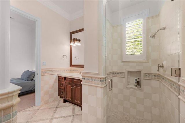 11350 N Glencastle Way, Fresno, CA 93730