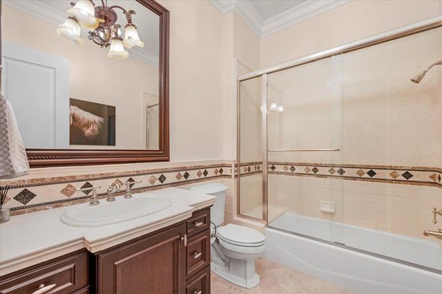 11350 N Glencastle Way, Fresno, CA 93730