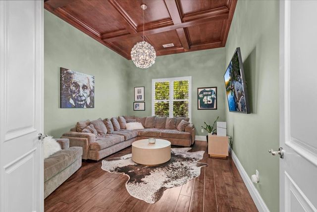 11350 N Glencastle Way, Fresno, CA 93730