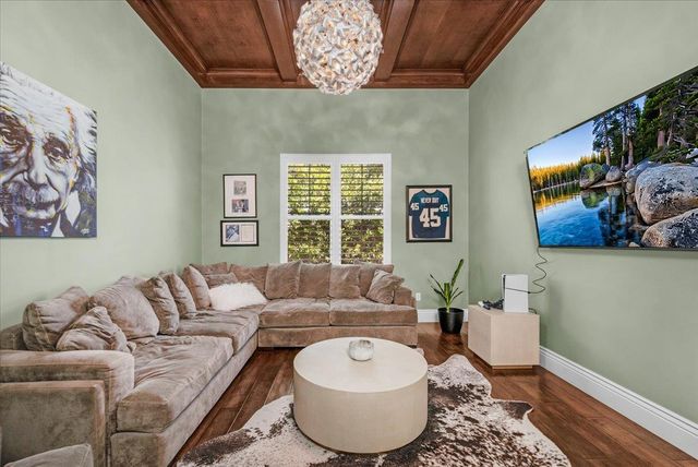 11350 N Glencastle Way, Fresno, CA 93730