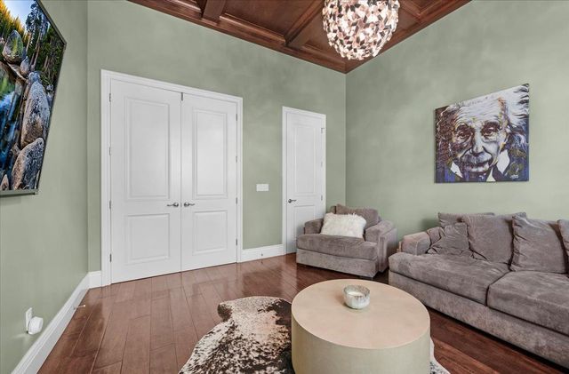 11350 N Glencastle Way, Fresno, CA 93730