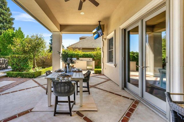 11350 N Glencastle Way, Fresno, CA 93730