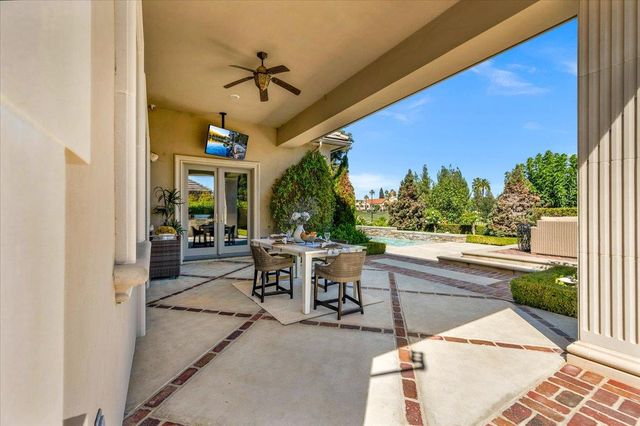 11350 N Glencastle Way, Fresno, CA 93730