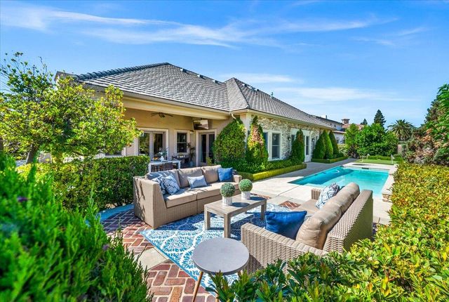 11350 N Glencastle Way, Fresno, CA 93730