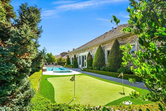 11350 N Glencastle Way, Fresno, CA 93730