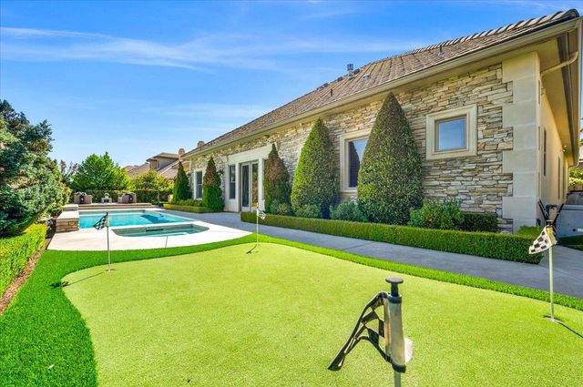 11350 N Glencastle Way, Fresno, CA 93730