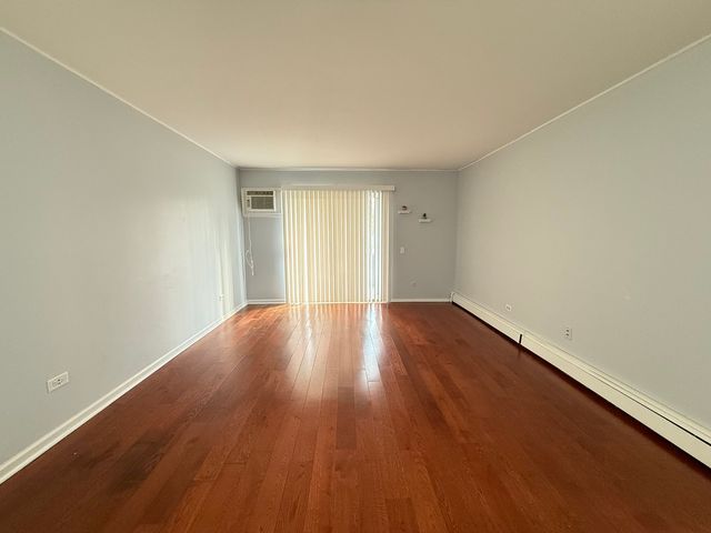 600 Mesa Drive 104, Hoffman Estates, IL 60169