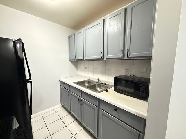 600 Mesa Drive 104, Hoffman Estates, IL 60169