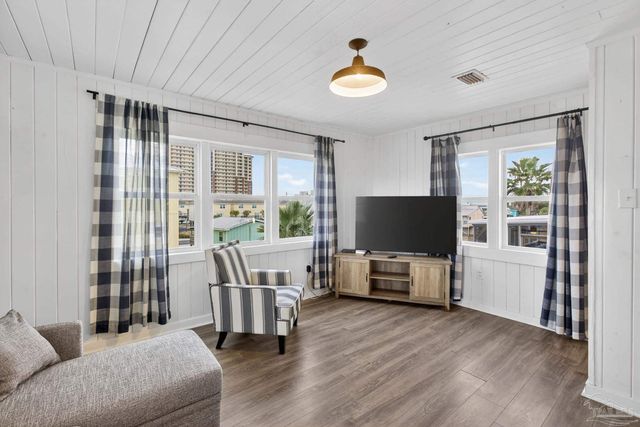 351 E 2nd Ave, Gulf Shores, AL 36542