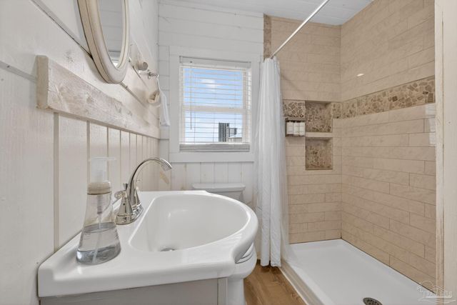 351 E 2nd Ave, Gulf Shores, AL 36542