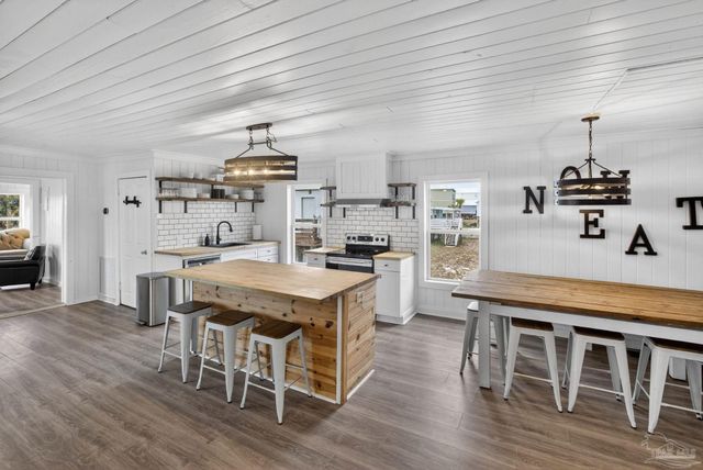 351 E 2nd Ave, Gulf Shores, AL 36542