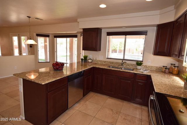 31689 N BLACKFOOT Drive, San Tan Valley, AZ 85143