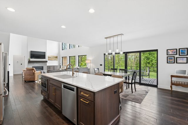 600 W 6th St Court, Coal Valley, IL 61240