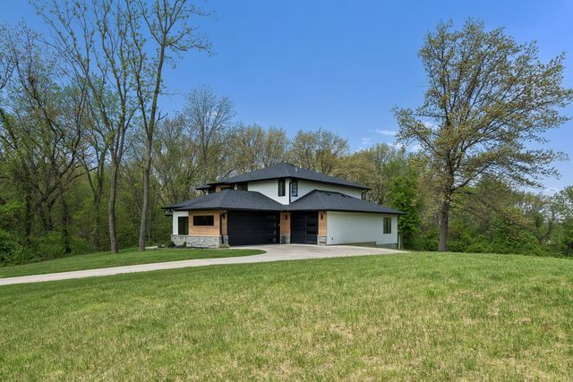 600 W 6th St Court, Coal Valley, IL 61240