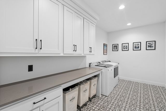 600 W 6th St Court, Coal Valley, IL 61240