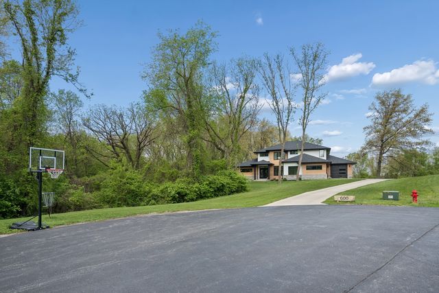 600 W 6th St Court, Coal Valley, IL 61240