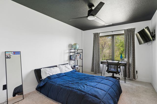 600 W 6th St Court, Coal Valley, IL 61240