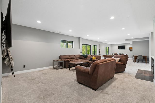 600 W 6th St Court, Coal Valley, IL 61240