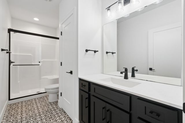 600 W 6th St Court, Coal Valley, IL 61240