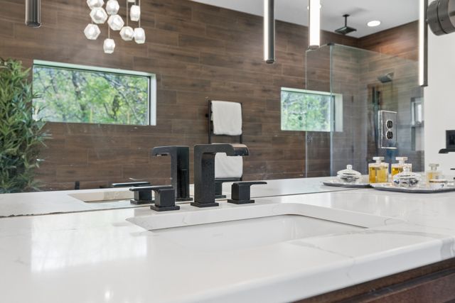 600 W 6th St Court, Coal Valley, IL 61240