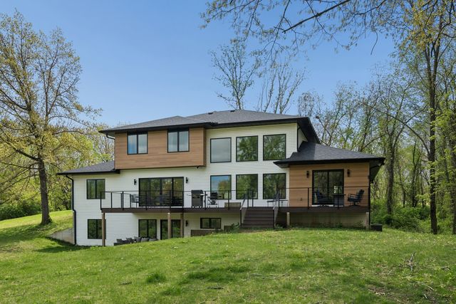 600 W 6th St Court, Coal Valley, IL 61240