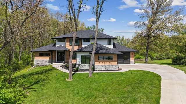 600 W 6th St Court, Coal Valley, IL 61240