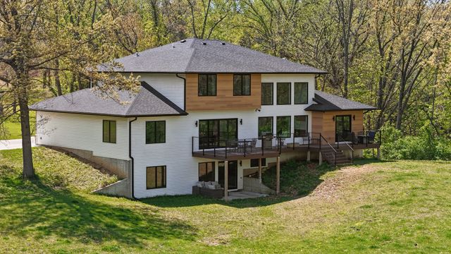 600 W 6th St Court, Coal Valley, IL 61240