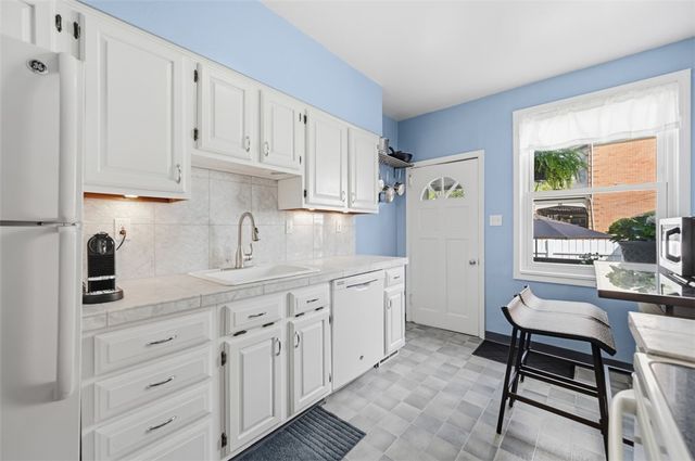 420 W Hutchinson Ave, Edgewood, PA 15218