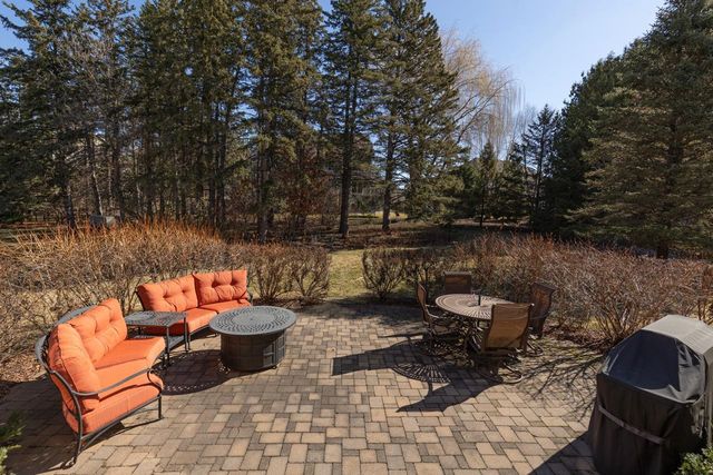 2150 Pinehurst Drive, Chanhassen, MN 55317