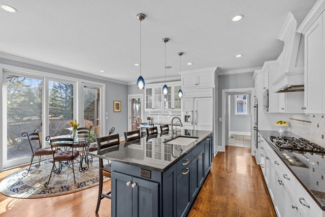 2150 Pinehurst Drive, Chanhassen, MN 55317