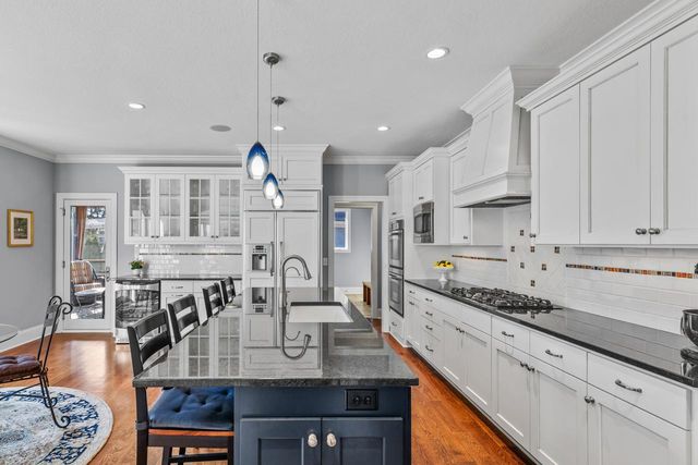 2150 Pinehurst Drive, Chanhassen, MN 55317