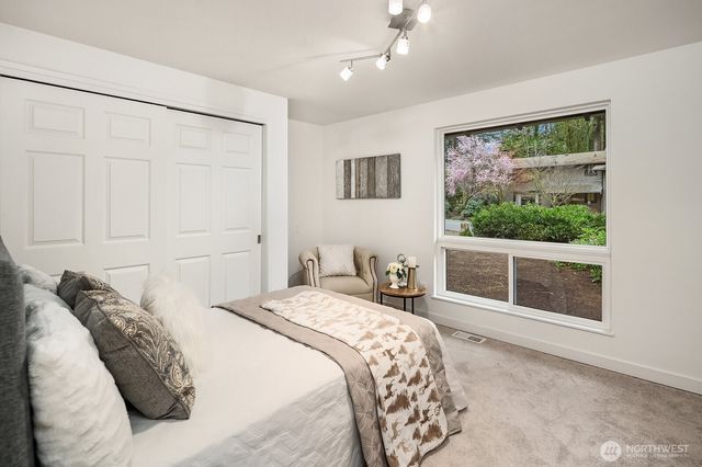 3023 255th Avenue SE, Sammamish, WA 98075