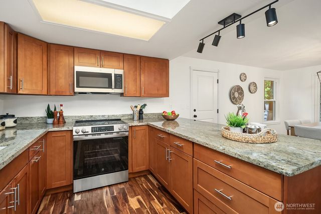 3023 255th Avenue SE, Sammamish, WA 98075