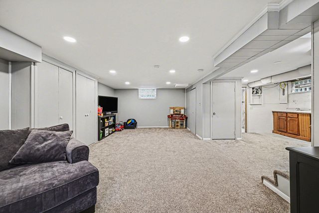 1600 Western Avenue N, Saint Paul, MN 55117