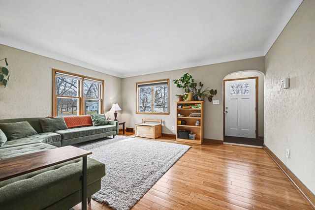 1600 Western Avenue N, Saint Paul, MN 55117