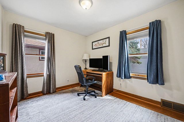 1600 Western Avenue N, Saint Paul, MN 55117