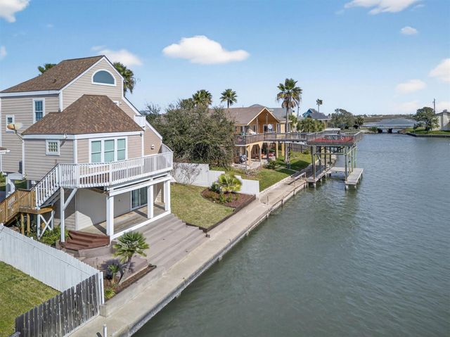 12725 E Conquistador Drive, Galveston, TX 77554