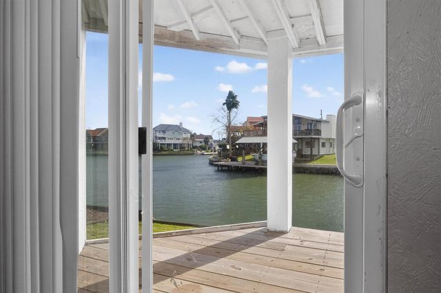 12725 E Conquistador Drive, Galveston, TX 77554