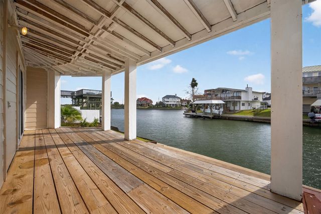 12725 E Conquistador Drive, Galveston, TX 77554