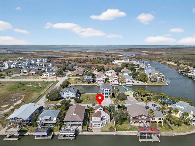 12725 E Conquistador Drive, Galveston, TX 77554