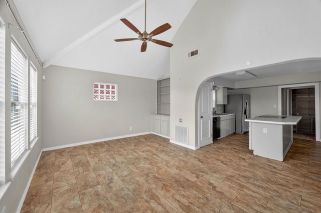 12725 E Conquistador Drive, Galveston, TX 77554