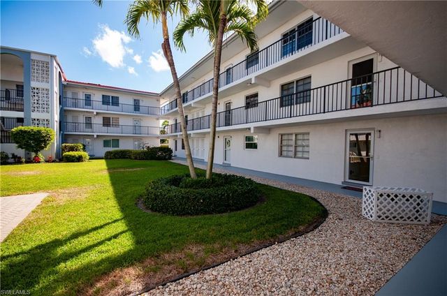 5 High Point CIR W 104, Naples, FL 34103