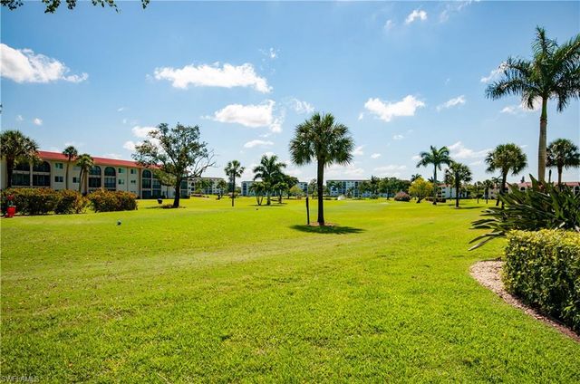5 High Point CIR W 104, Naples, FL 34103