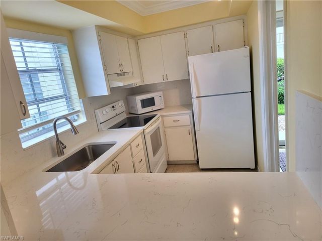 5 High Point CIR W 104, Naples, FL 34103